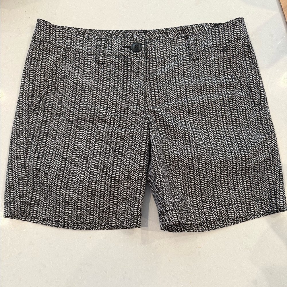 CAbi Black and White size 4 flat Front Shorts. Excellent condition